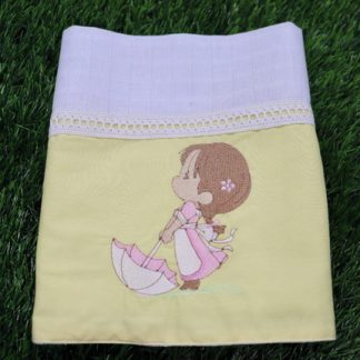 Fralda de Boca Bordada - Menina com Guarda Chuva