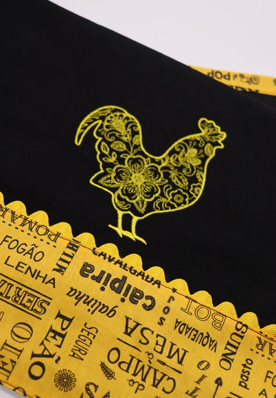 Pano de Prato Bordado - Preto/galinha