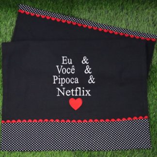 Pano de Prato Preto Bordado- Netflix