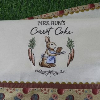 Pano de Prato Bege Bordado - Mrs. Bun's
