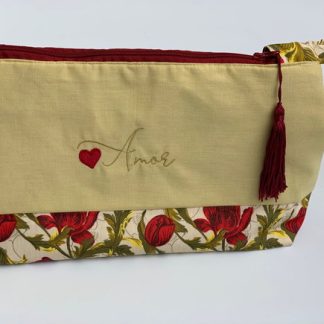 Necessaire Bordada - Amor